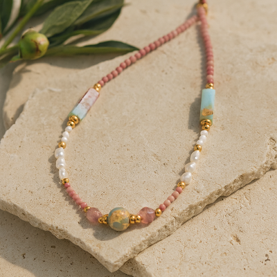 Aurora Rosa – Naturstein & Perlen Kette