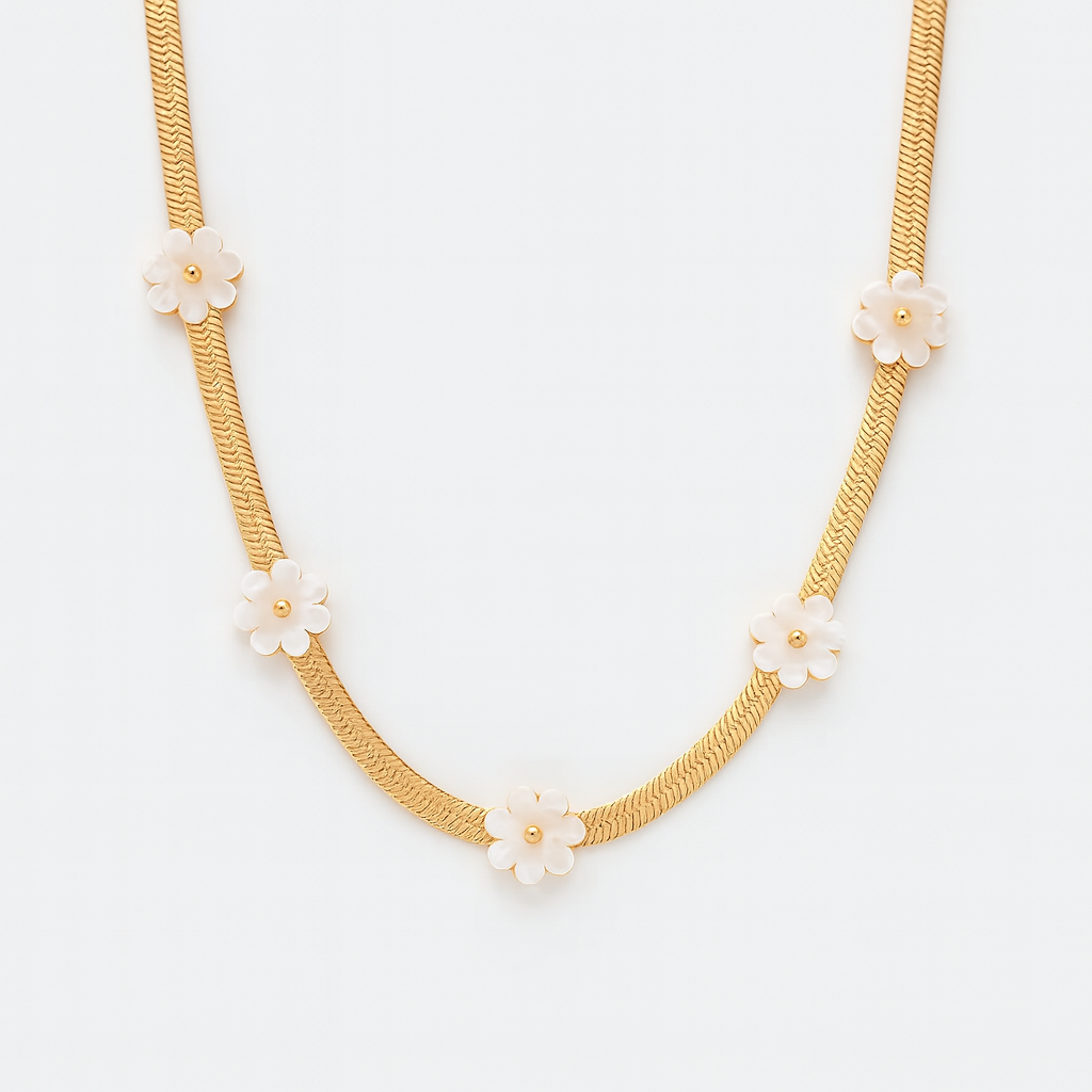 White Blossom Halskette
