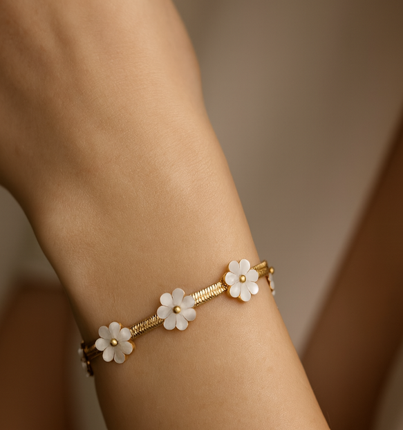 White Blossom Armband
